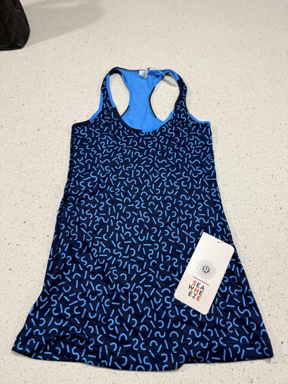 NWT lululemon SeaWheeze Cool Racerback Tank Size 4 Navy Blue Print